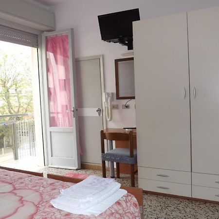 Hotel La Vela Белариа-Игеа Марина Екстериор снимка
