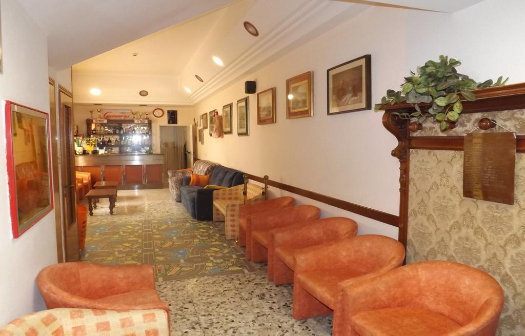 Hotel La Vela Белариа-Игеа Марина Екстериор снимка