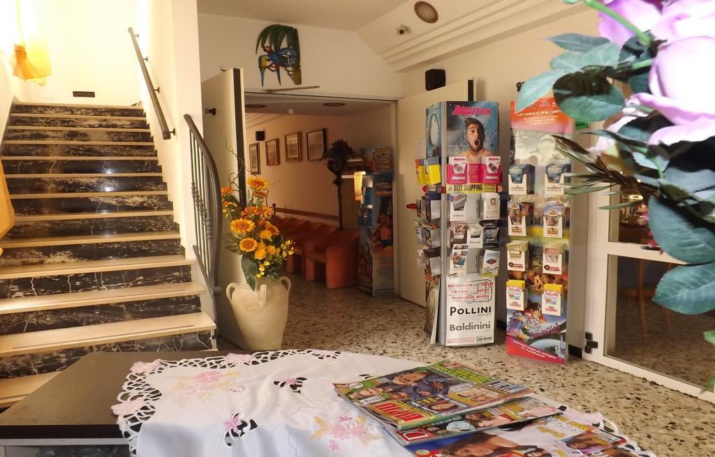 Hotel La Vela Белариа-Игеа Марина Екстериор снимка